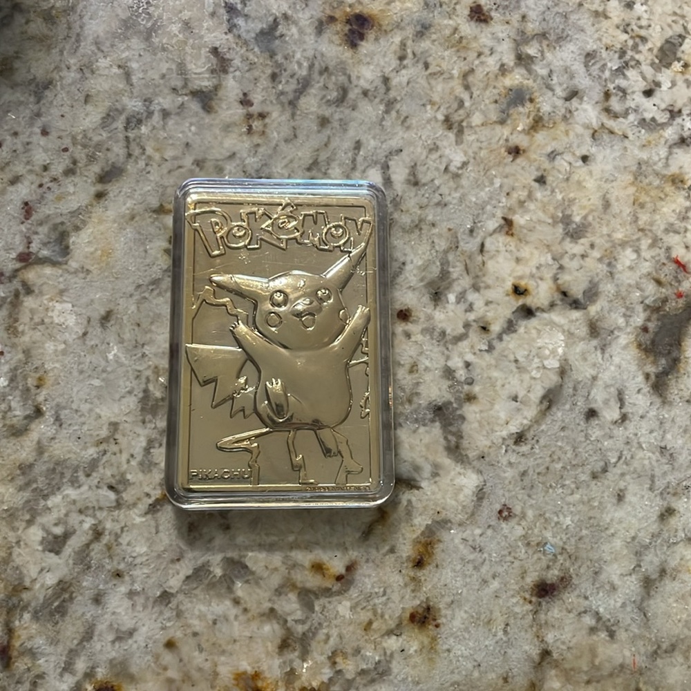 Gold coated pikachu collectible card - Picture 2 of 3